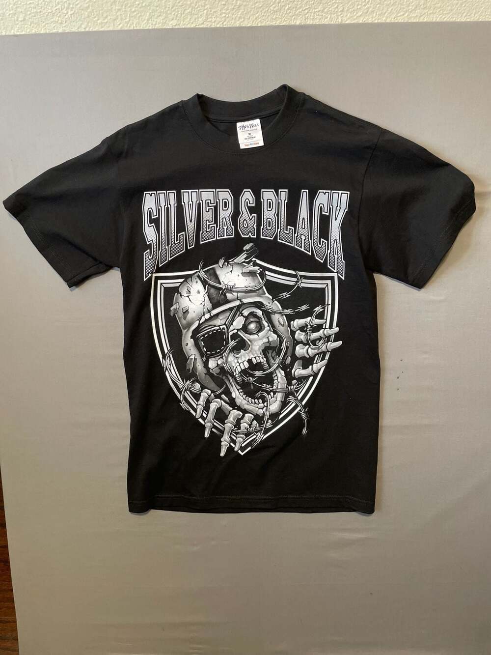 Shaka Wear Silver & Black I'm Still All In Graphic T-Shirt Size M